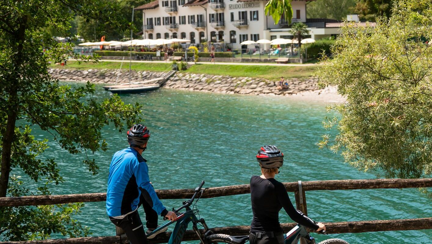 OUTDOOR FUN & RELAXATION ON LAKE LEDRO
